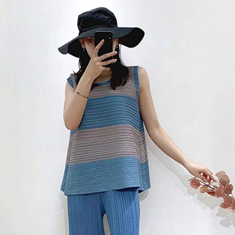 

CHICEVER Patchwork Striped T Shirt For Women O Neck Sleeveless Hit Color Ruched T Shirts Female Summer Clothing 2021 Fashion New