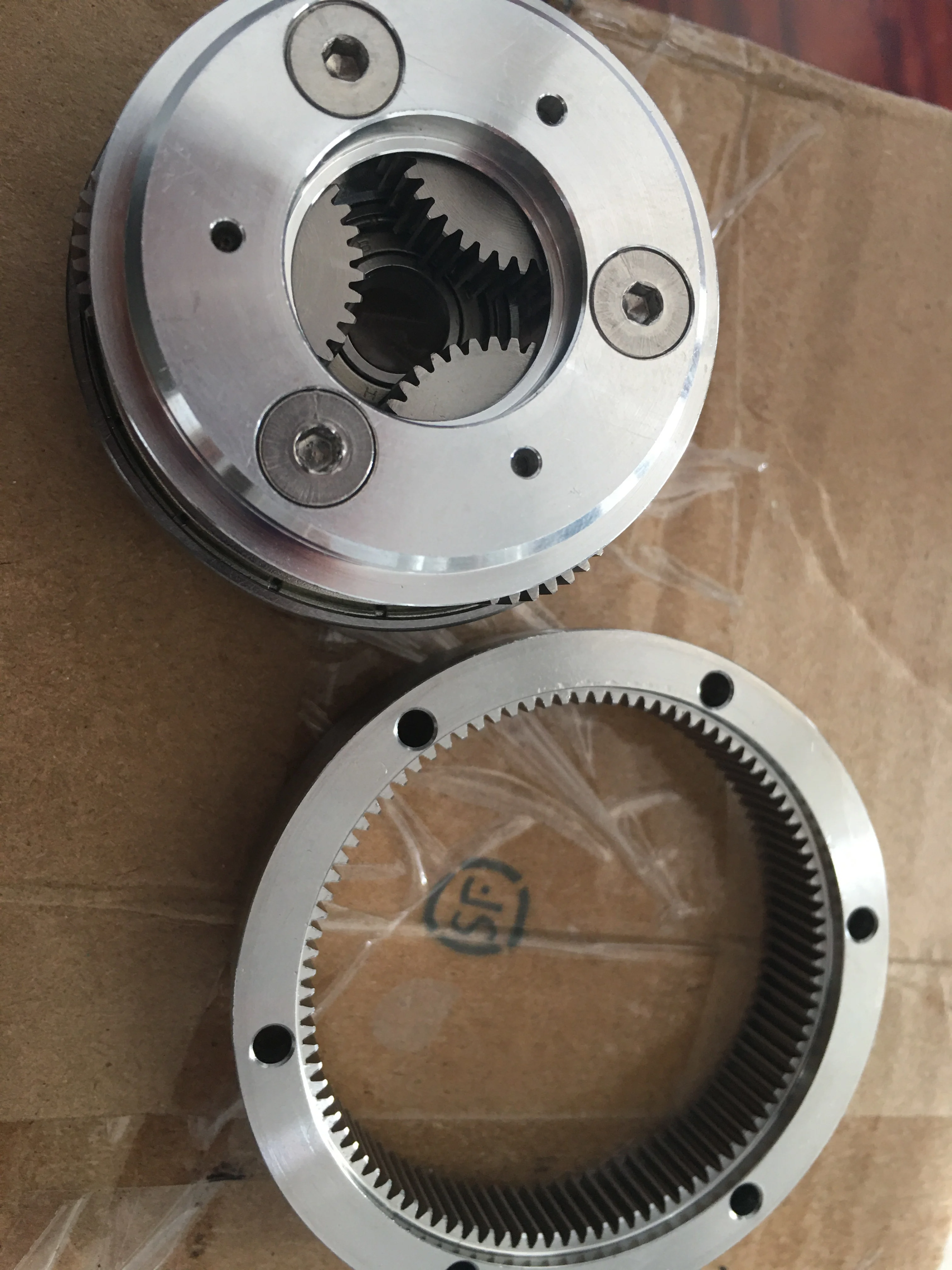 4472. 298. трансмиссионный редуктор. главная передача переднеприводного автомобиля. поворотный редуктор канглим 1256.