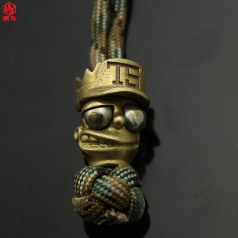 

1PCS Brass Big Eye Stick Player Outdoor Backpack Pendant Survival Bracelet Flashlight Pendant Paracord Beads