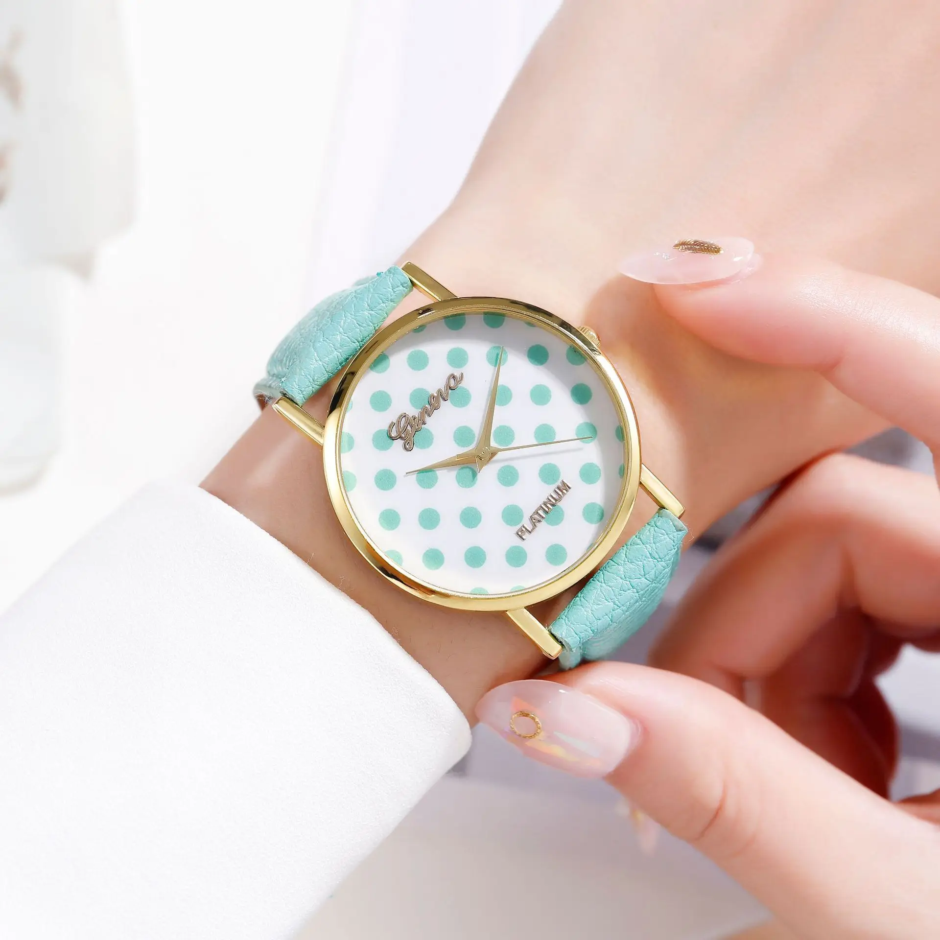 Часы женские кварцевые в горошек с кожаным ремешком 2020 | Наручные часы