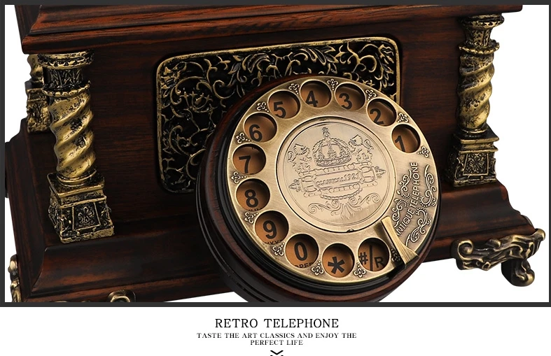 Классический старинный стационарный телефон из массива дерева в американском