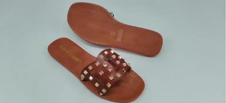 

Spring/summer new 2020 leather rivet flat non-slip women beach slippers home durable sandals fashionable and versatile flip flop