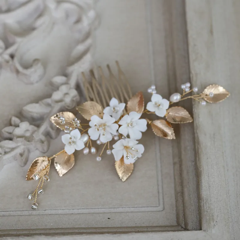 

Delicate Porcelain Flower Small Comb Bridal Hair Pins Piece Gold Leaf Wedding Headpiece Handmade Women Pearls Hair Jewelry