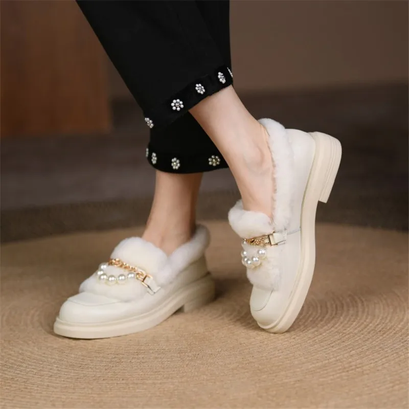 

2021 New Winter Women's Shoes Chunky Heel Ankle Boots Retro Fashion Boots Pearl Chain Decoration keep Warm Furry Shoes Loafers