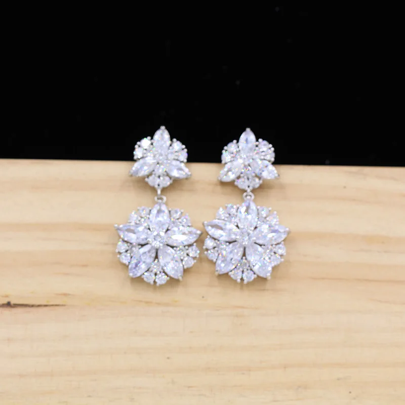 Серьги с подвесками из 18-каратного золота ювелирные украшения кисточками