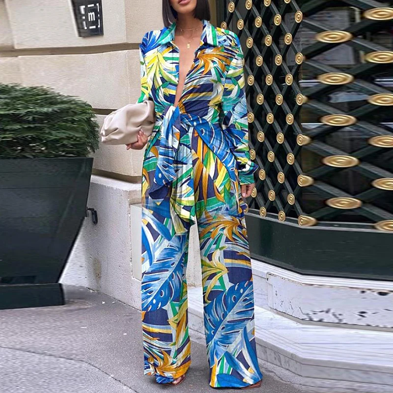 

Комплект одежды женский офисный из двух предметов, элегантный топ с V-образным вырезом и длинными рукавами-фонариками и широкие штаны, пикан...