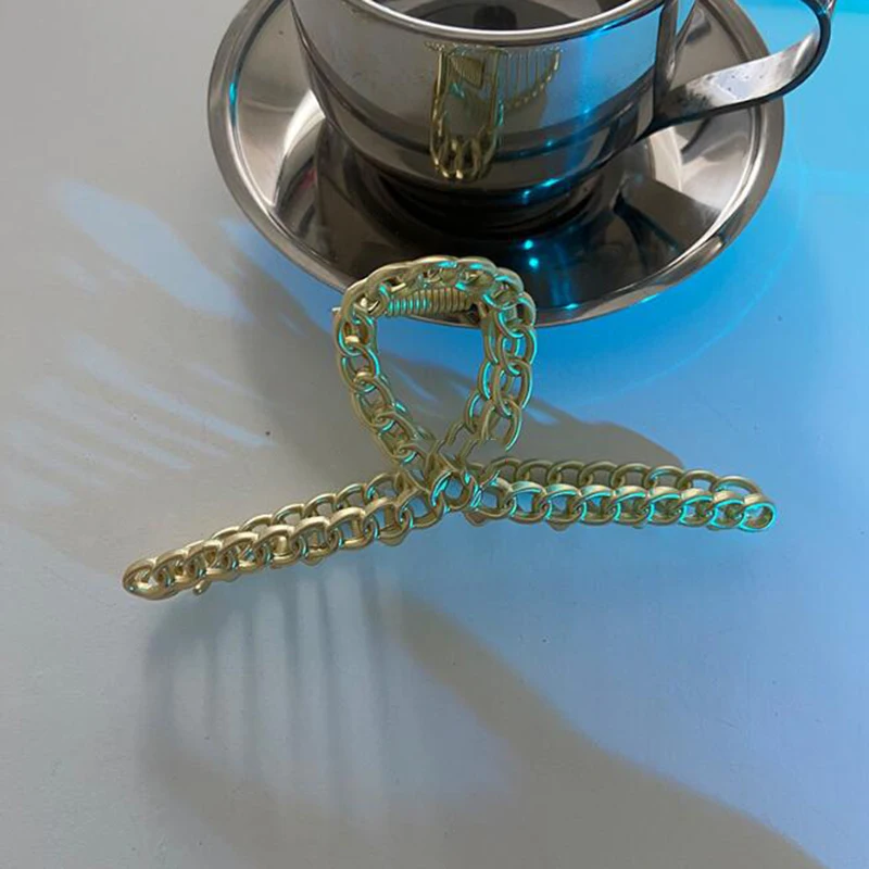 

2021 New Korean Vintage Design Geometric Chain Cross Distortion Metal Hair Clip Hair Accessories for Women
