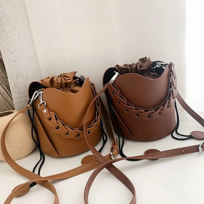 

Однотонные трендовые маленькие сумки-мешки из искусственной кожи для женщин 2021 зимние фирменные дизайнерские женские сумки на шнурке