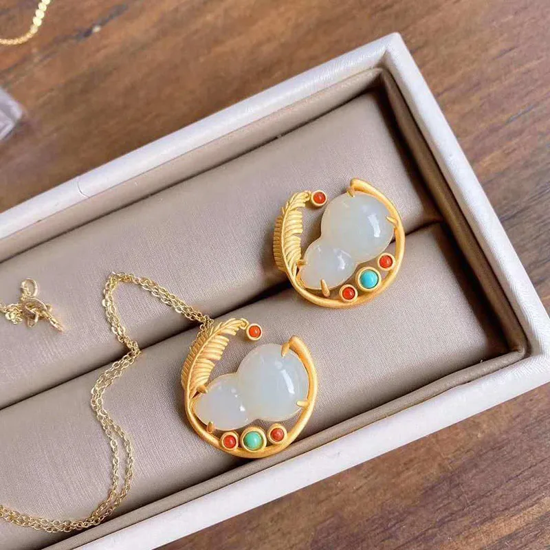 

New inlaid natural Hetian white chalcedony pendant necklace Chinese style retro craft small gourd female brand jewelry