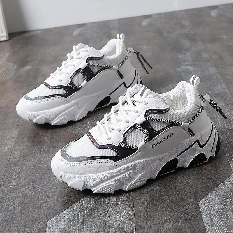 Женские кроссовки на массивной подошве Белые Повседневные платформе