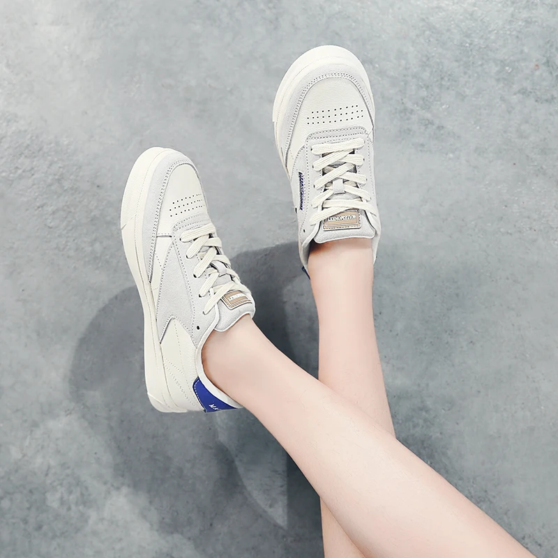 Женские кроссовки на шнуровке Белые Повседневные из сплит-кожи плоской подошве