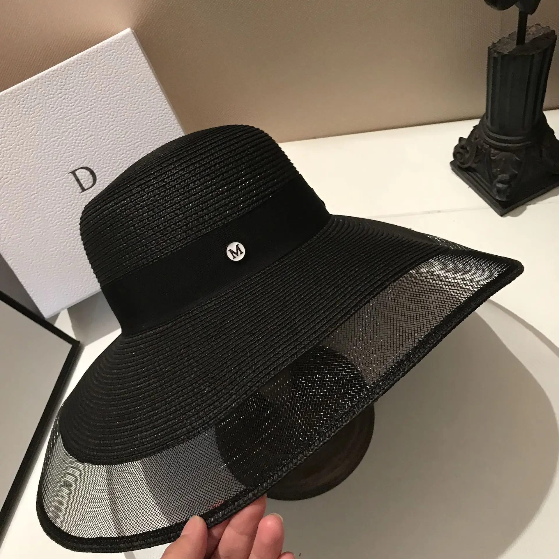 

Fascinating Veil Netting Sun Hat UPF 50+ Ladies Kentucky Derby Hats Wide Brim Straw Hat Women Summer Beach Cap Fedoras Dress Hat