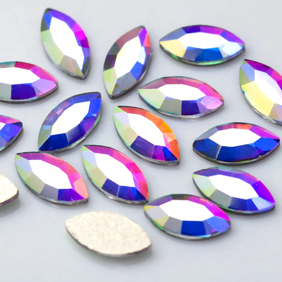 Стразы для дизайна ногтей 4 х8 мм 20 шт. |