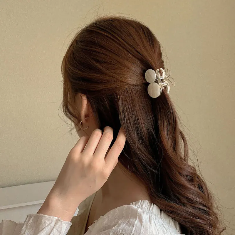 

New Pearl Hair Claw For Women Ladies Makeup Hair Barrettes Hair Styling for Women Trip Hair Accessories Hair Clip Girls Headwear