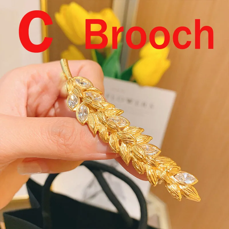 

High quality Brooch Gold Round letter C-shape women's new fashion wedding wheat ear jewelry tassel inlaid diamond classic simple