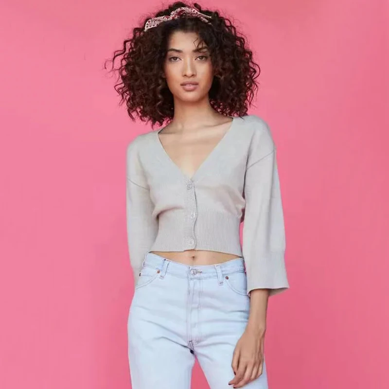 Женский укороченный кардиган с v образным вырезом и расклешенными рукавами| |