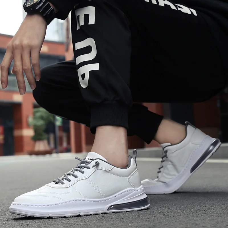 Мужские теннисные туфли черные или белые кроссовки на плоской подошве уличные