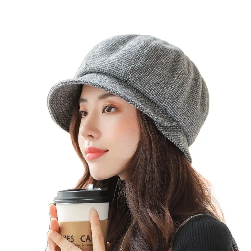 

2021 New Winter Hats Black White Check Beret Knitted Acrylic Plaid Berets Luxury Hat Woman Fashion Cap Design Wholesale