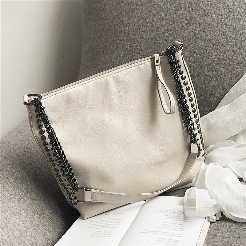 

Soft Chain Shoulder Bags For Women Rivet Design Female Work Bags Large Capacity PU Leather Ladies Messenger Bags 2021
