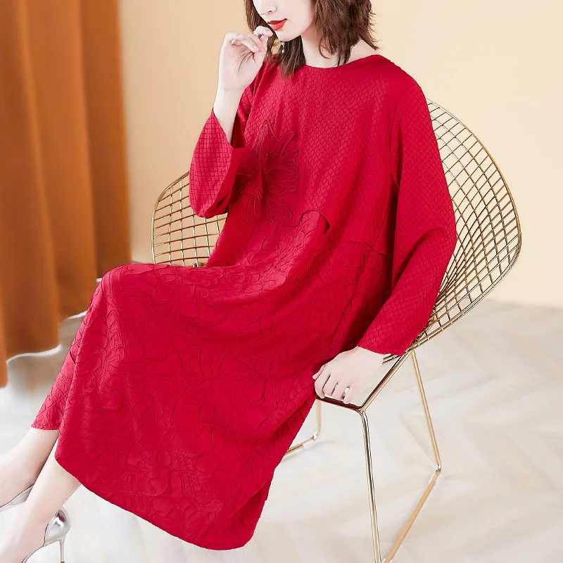 

Long Sleeved Dress Women Plus Size 2020 Autumn Winter High Quality Embroidered Round Neck Solid Color Loose Mid-Calf Length
