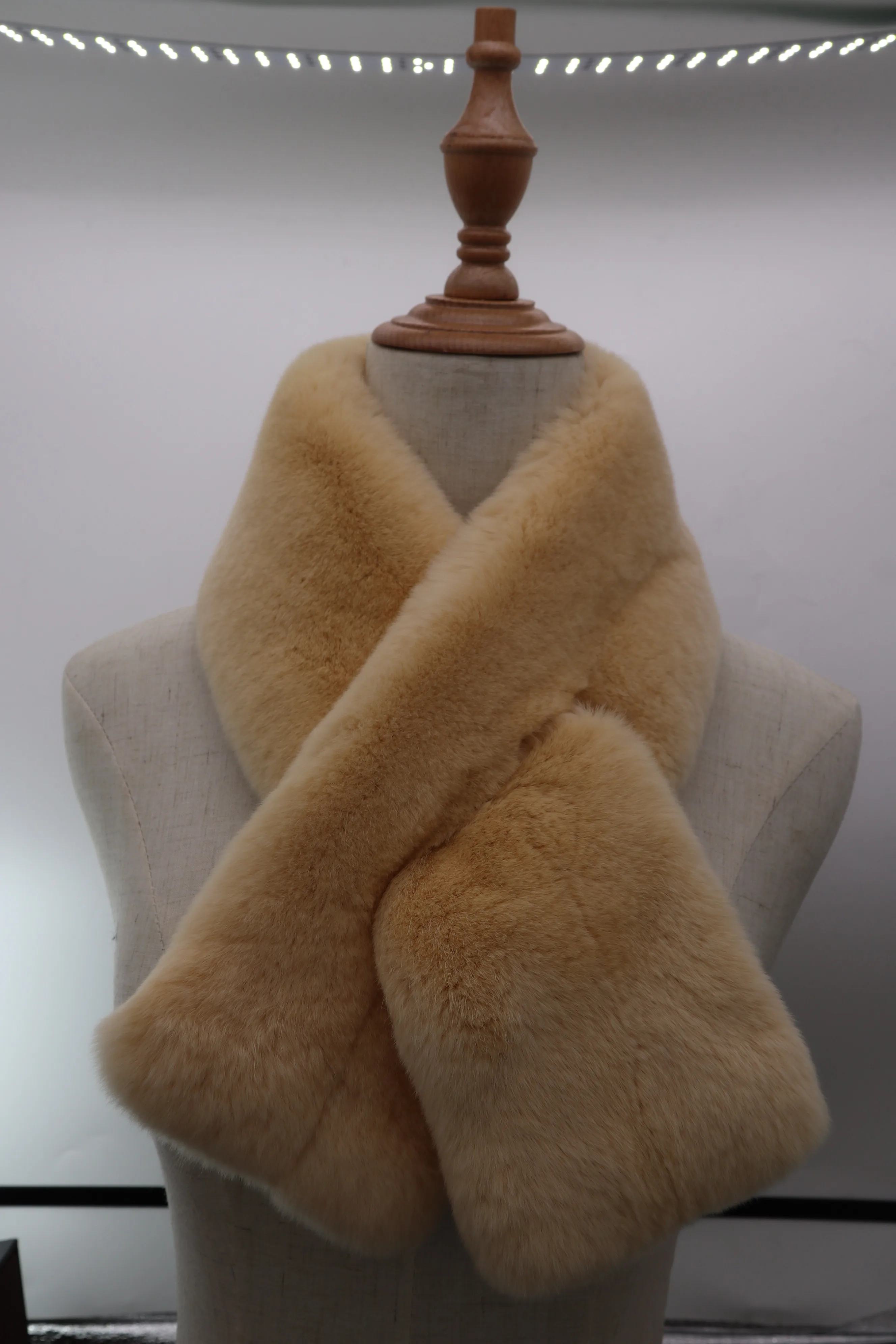 Шарф из натурального меха широкий теплый и удобный 2019 |