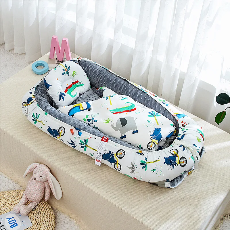 

Portable bed, beanie velvet, double-sided, removable and washable stereotyped pillows. Bionic cotton baby bed room decoration