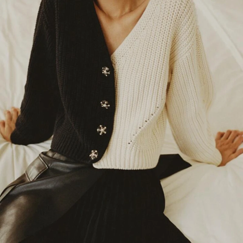 

2021 Spring Woman V Neck Diamond Knitted Cardigans