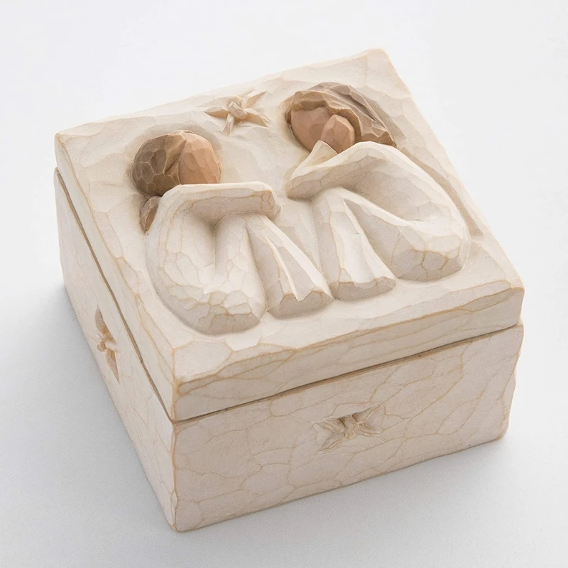 

2021 New Friendship Sculpted Hand-Painted Keepsake Resin Box Love Embrace Jewelry Box