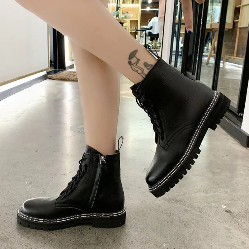 Зимние ботинки женские черные теплые средней высоты на шнуровке и молнии в