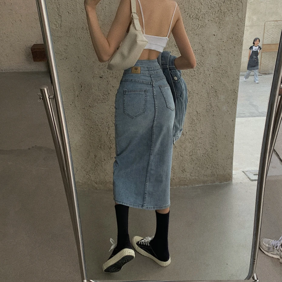 Женская джинсовая юбка винтажная облегающая средней длины с разрезом спереди