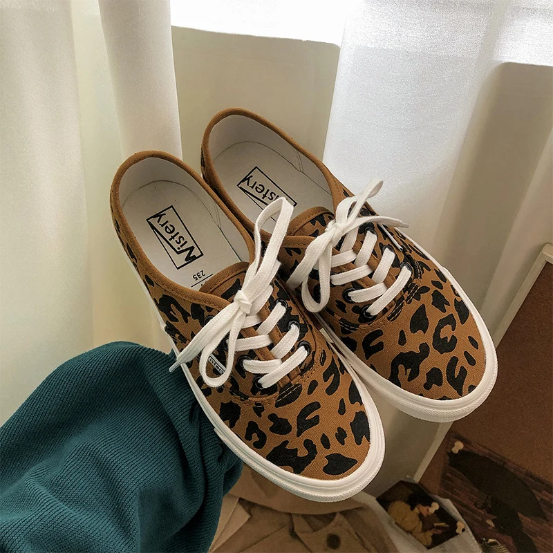 Весна Женская полотняная обувь с леопардовым принтом на шнуровке женские