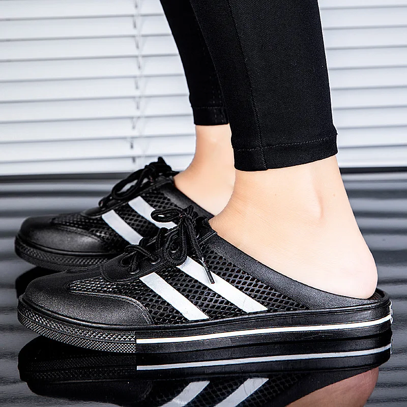 

2021 Men Sandals Crocks Summer Hole Shoes Crok Rubber Clogs Men EVA Unisex Garden Shoes Black Crocse Beach Flat Casual Slippers