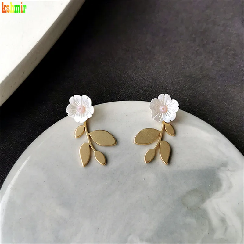 

kshmir 2020 The new Korean metal leaf earrings earrings woman contracted temperament flowers Golden female pearl earrings 2.8cm
