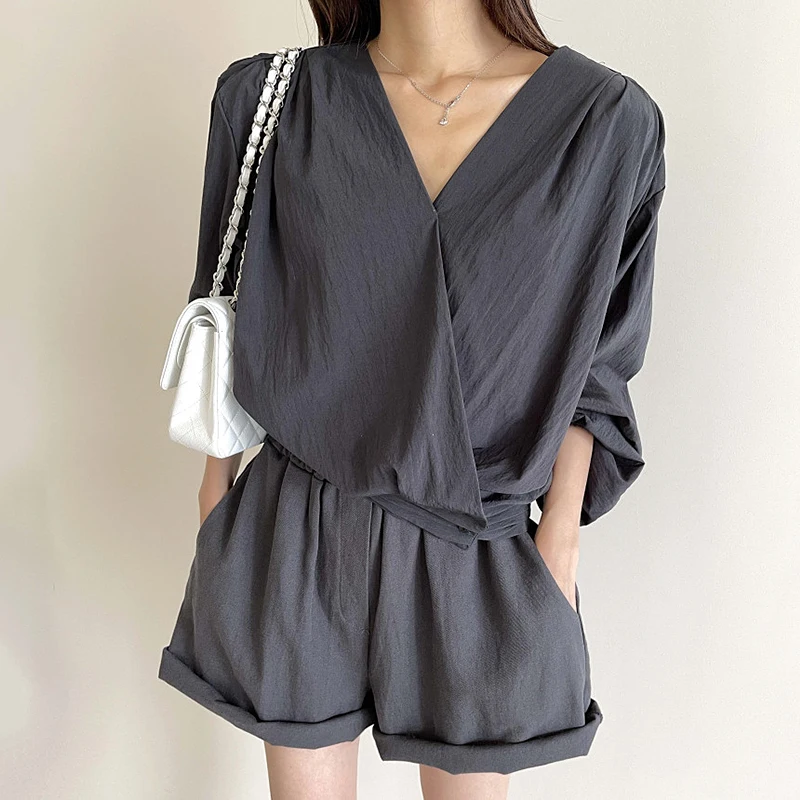 

2021 Summer New Style V-neck Pullover Loose Thin Sunscreen Shirt + High Waist Casual Wide-leg Shorts Suit KK722