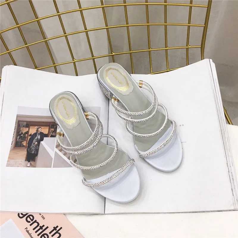 Босоножки на низком массивном каблуке женские шлепанцы слинбэки модельные туфли