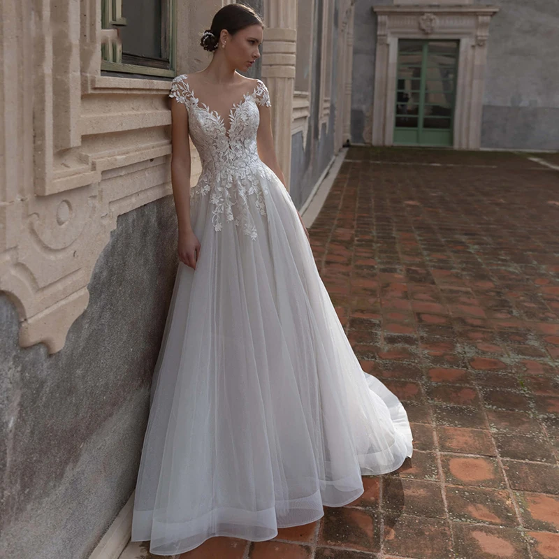 

Retro Grace White Wedding Dress Lace V-neck Sleeveless Backless Bridal Dresses Plus Size Tail Wedding Gown
