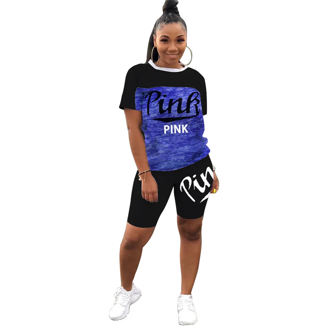 

Женский комплект из двух предметов, футболка с коротким рукавом и шорты с надписью