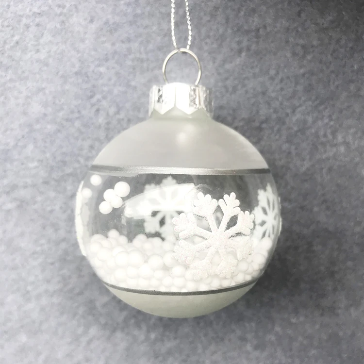 

Christmas Tree Glass Ornament small shopping mall display window