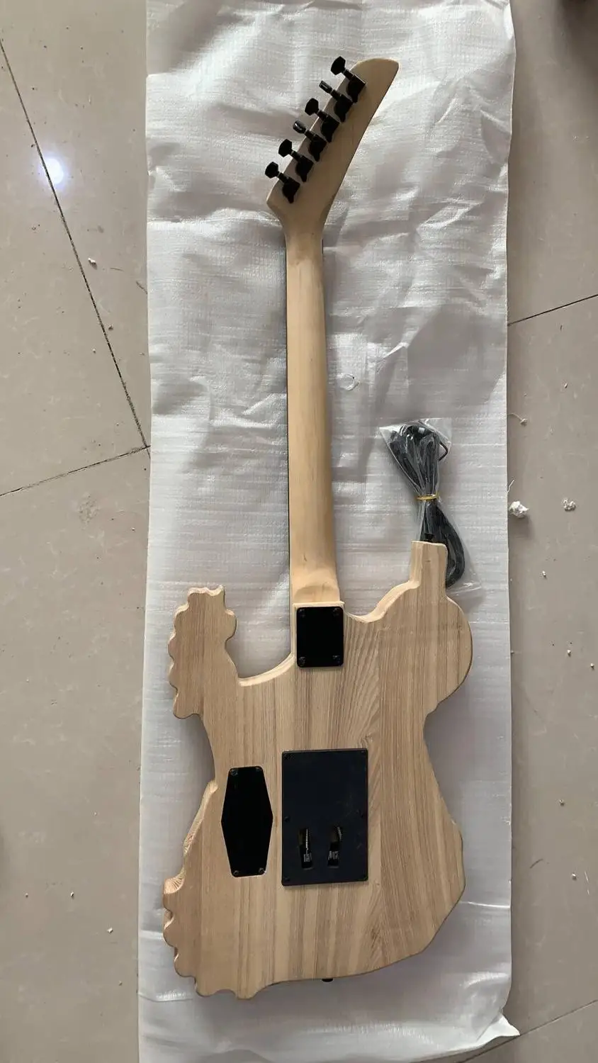 Оптовая продажа резная гитара модель черепа электрическая в натуральном 190420 |