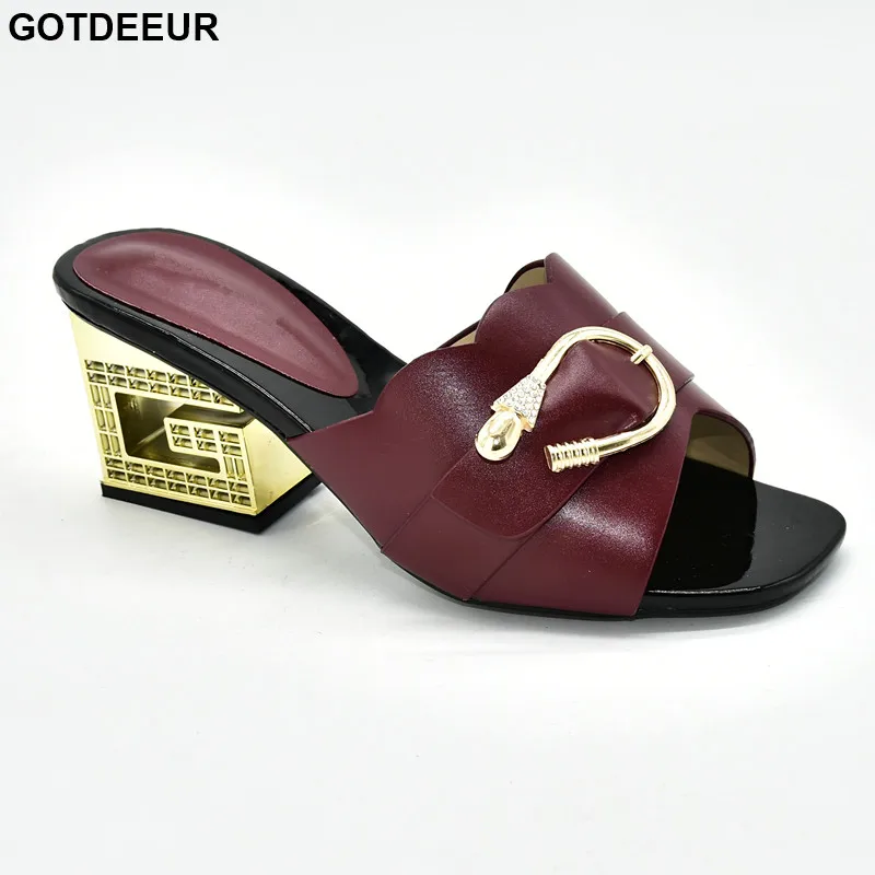 Новейшие свадебные туфли винного цвета для женщин Итальянские осенние шлепанцы