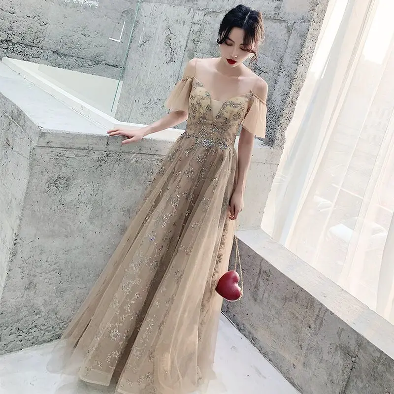 Женское вечернее платье без рукавов простое кружевное длинное с блестками и