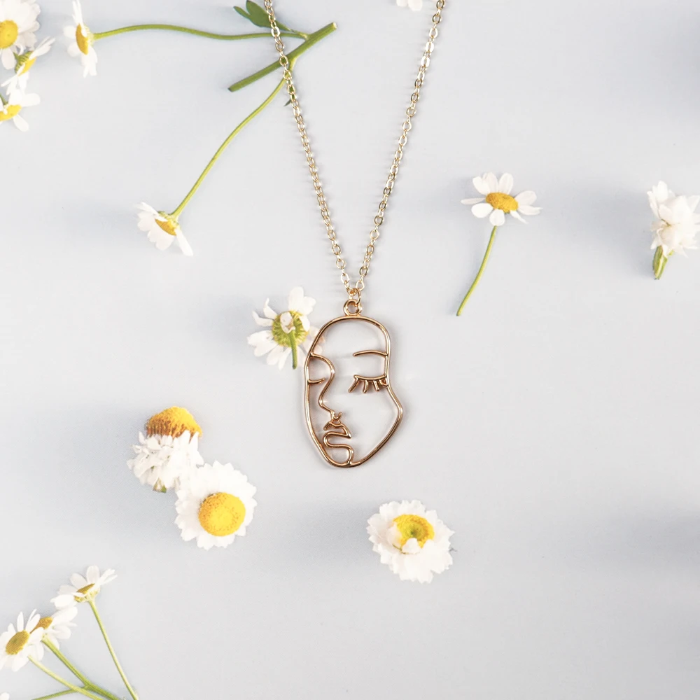 

LeeSell Personality Human Face Pendant Necklace For Women Charms Gold Color Alloy Metal Geometric Sweater Shirt Chain Jewelry