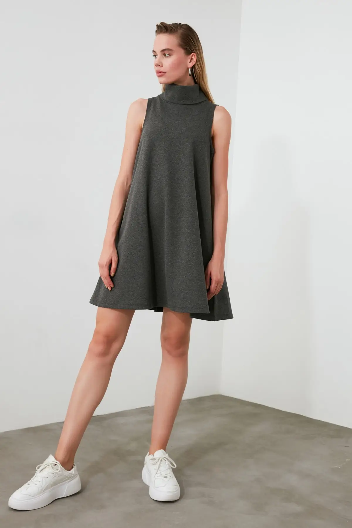 Трикотажное платье с воротником | Женская одежда