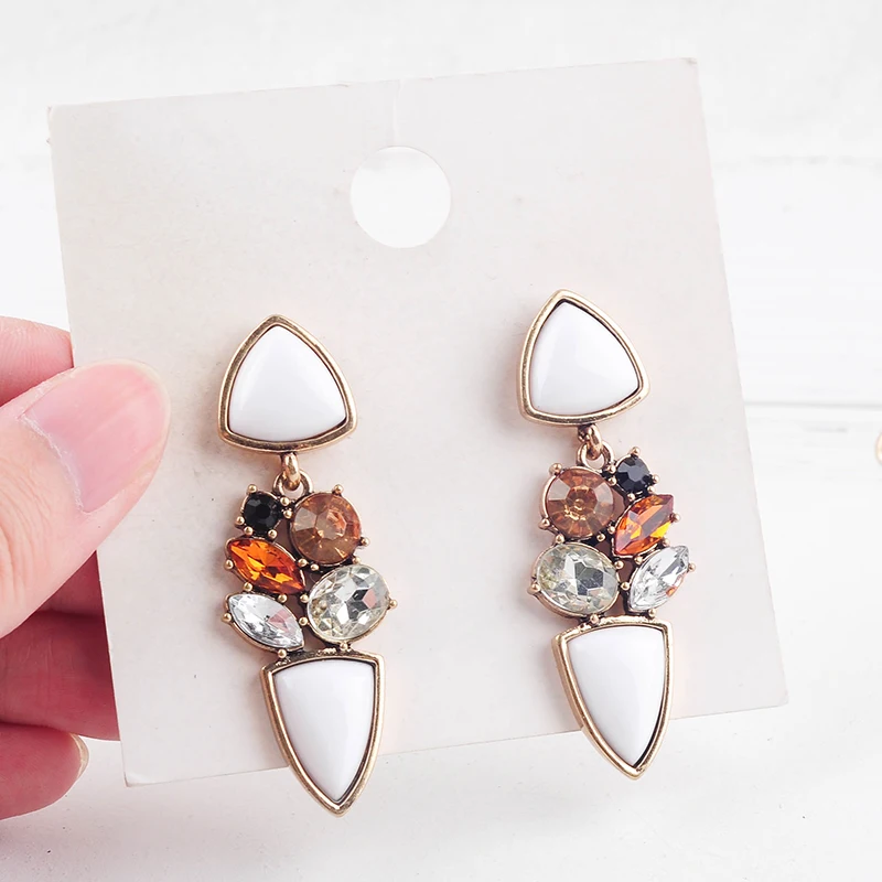 Винтажные серьги капли золотого цвета белые акриловые подвески с кристаллами