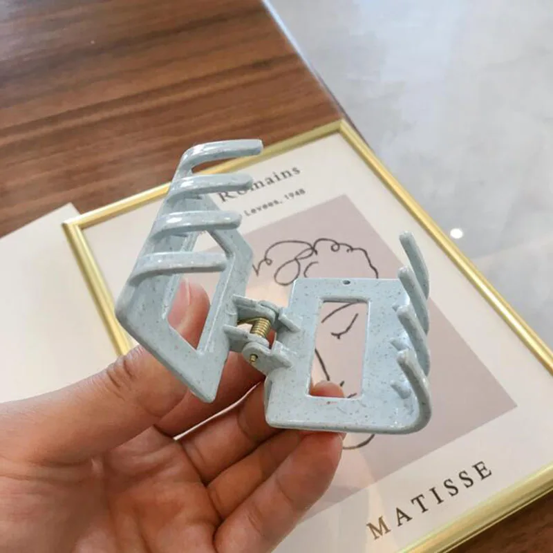 

Korean Fashion Acrylic Women Hair Claws Simple Plastic Pure Color Hair Clips Retro Make up Hairdress Hair Styling Tool