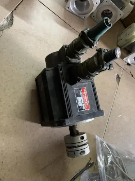 

MDM152A4C 1.5KW sevo motor , used one , 85% appearance new , test goods , free shipping