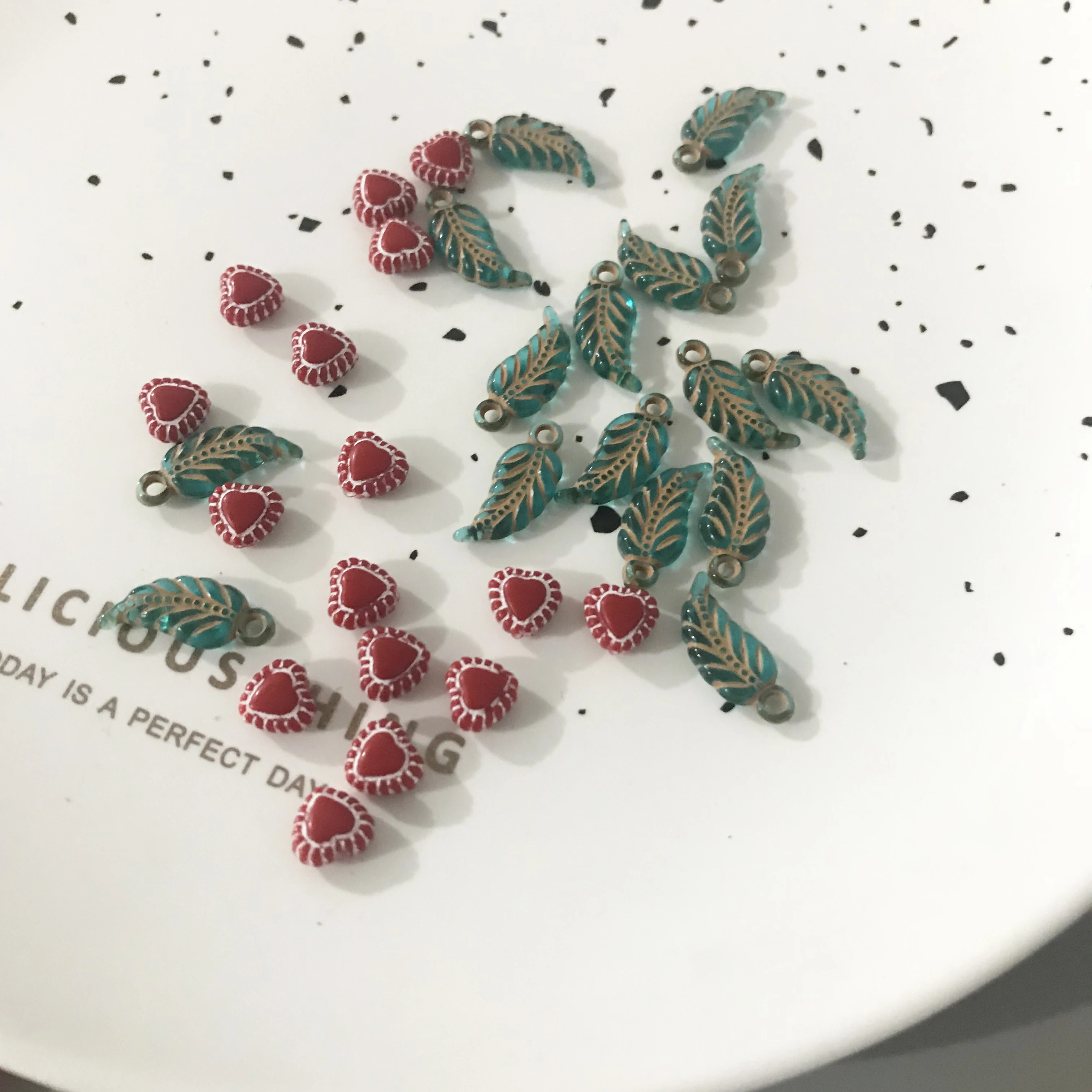 100 миниатюрные красные рисунки любви золотые и зеленые листья акриловые