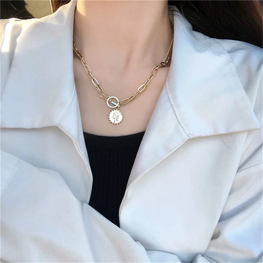 

Simple OT Buckle Coin Pendant Clavicle Chain Beauty Avatar Multilayer Necklace Trend Party Chokers Fashion Jewelry for Friends