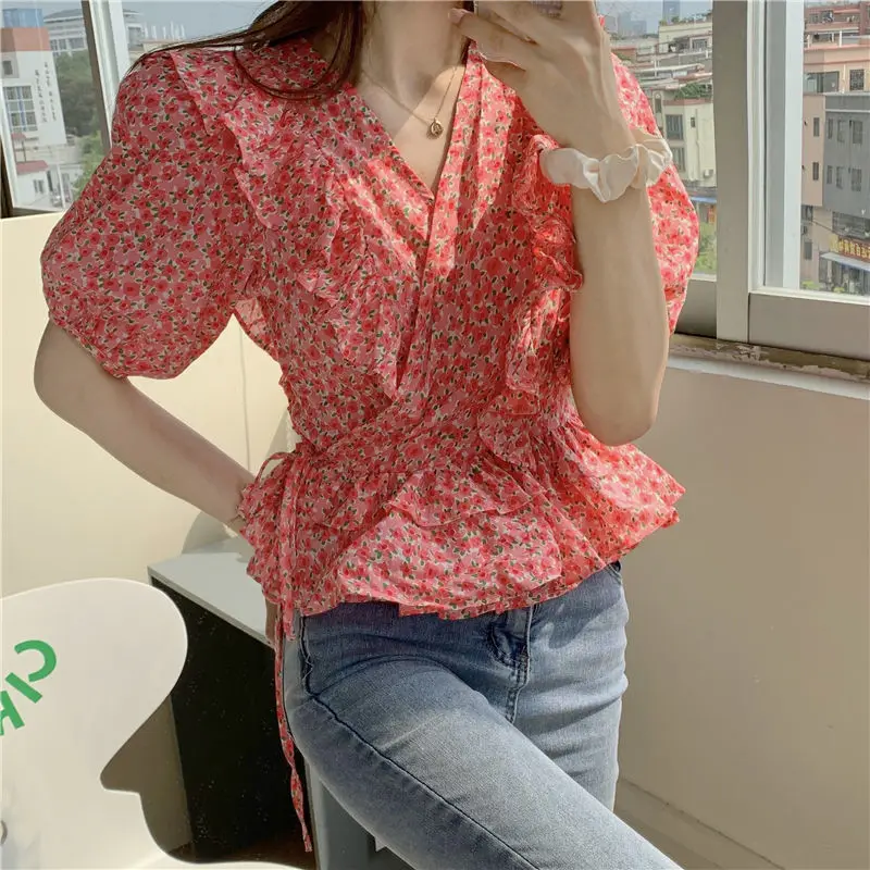 

2021 New Women's V-Neck Floral Print Shirt Tops Korean Fashion Woman Summer New Sweet Short Puff Sleeves Ruffles Blouses Q396