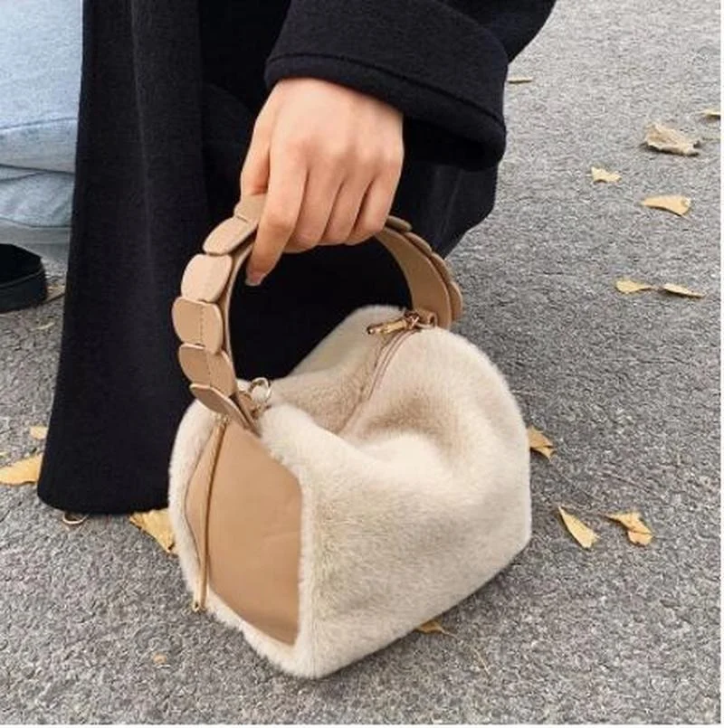 

Soft Plush Tote Bag Small Purse and Handbags Woven Strap Lady Chain Shoulder Bag Luxury Faux Fur Crossbody Bag Winter New